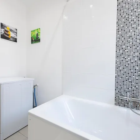 Gem 3 Bath, 2 En-suite Flat With Parking
