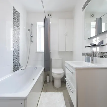 Apartment Gem 3 Bath, 2 En-suite Flat With Parking