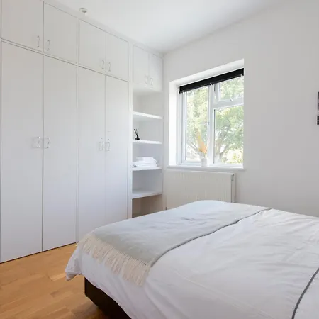 Apartment Gem 3 Bath, 2 En-suite Flat With Parking