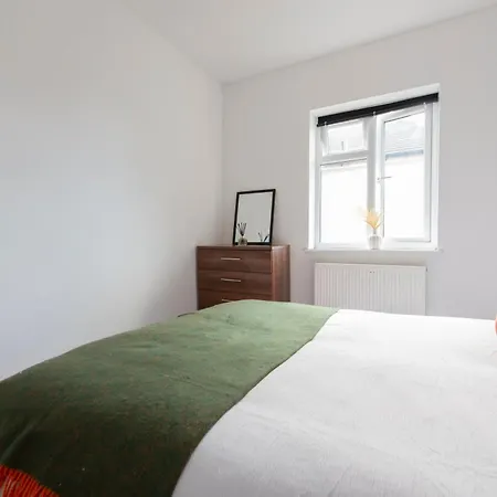 Gem 3 Bath, 2 En-suite Flat With Parking Apartment *