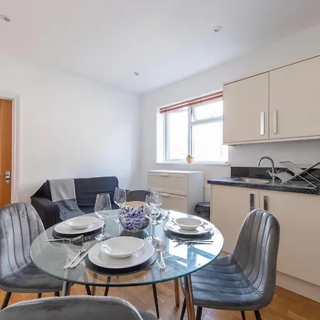 Gem 3 Bath, 2 En-suite Flat With Parking