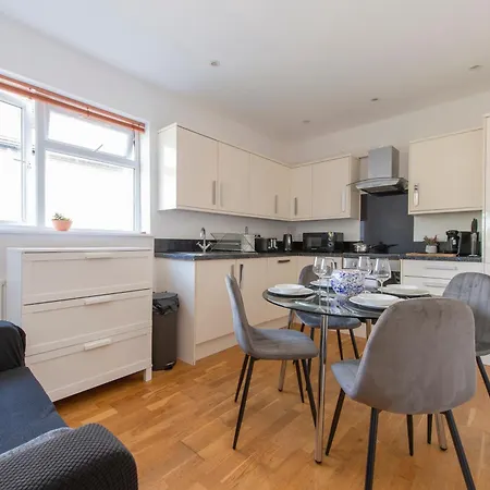 Gem 3 Bath, 2 En-suite Flat With Parking Apartment