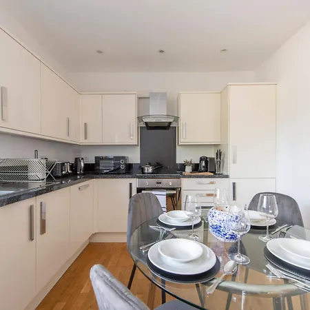 Gem 3 Bath, 2 En-suite Flat With Parking