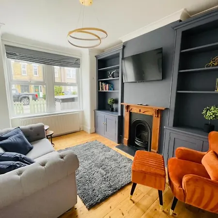 Stunning With Parking And Garden Sleeps 6