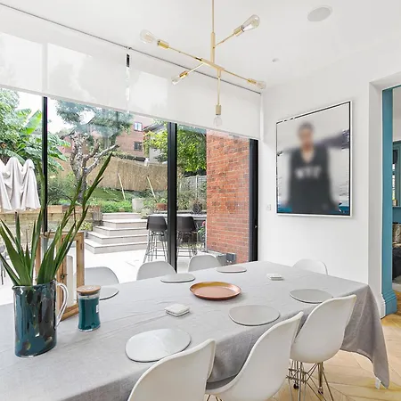 Apartment The Vicarage By Hostara Homes, A Luxury 4 Bedroom Designer In Highgate, Perfect For Families And Groups