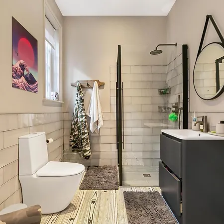Apartment The Vicarage By Hostara Homes, A Luxury 4 Bedroom Designer In Highgate, Perfect For Families And Groups London