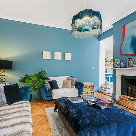 The Vicarage By Hostara Homes, A Luxury 4 Bedroom Designer In Highgate, Perfect For Families And Groups Apartment