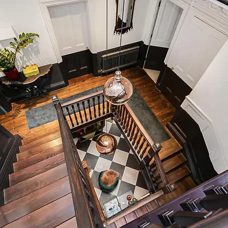 Apartment The Vicarage By Hostara Homes, A Luxury 4 Bedroom Designer In Highgate, Perfect For Families And Groups