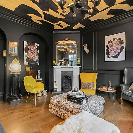 Apartment The Vicarage By Hostara Homes, A Luxury 4 Bedroom Designer In Highgate, Perfect For Families And Groups *