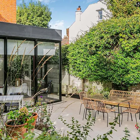 The Vicarage By Hostara Homes, A Luxury 4 Bedroom Designer In Highgate, Perfect For Families And Groups Apartment