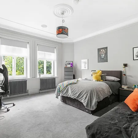 The Vicarage By Hostara Homes, A Luxury 4 Bedroom Designer In Highgate, Perfect For Families And Groups Apartment *