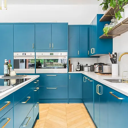 The Vicarage By Hostara Homes, A Luxury 4 Bedroom Designer In Highgate, Perfect For Families And Groups Apartment