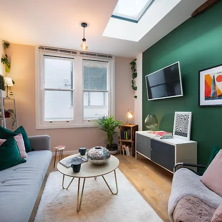 1br Stylish Flat By Hostarahomes, Near Liverpool Street, Prime Location, Sleeps Up To 4 *