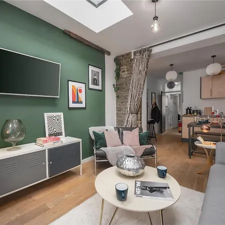 1br Stylish Flat By Hostarahomes, Near Liverpool Street, Prime Location, Sleeps Up To 4