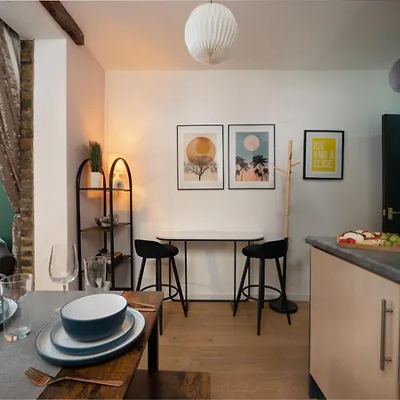 Apartment 1br Stylish Flat By Hostarahomes, Near Liverpool Street, Prime Location, Sleeps Up To 4