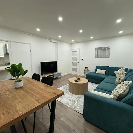 Baker Street Station 2 Bed * London