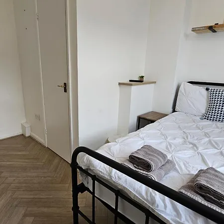 Newly Renovated & Ensuite Rooms! - Camberwell