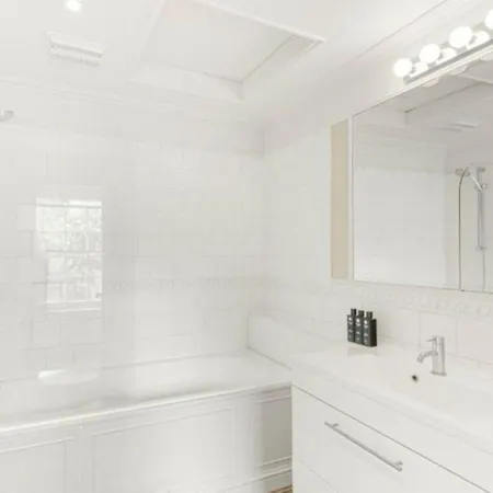 Bright Spacious In Mayfair 1600sqft Sleeps Up To 6 People London
