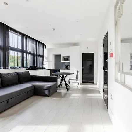Modern & Bright 1br Flat In Hanwell, Free Parking * Hanwell