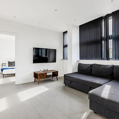 Modern & Bright 1br Flat In Hanwell, Free Parking Apartment *