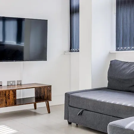 Apartment Modern & Bright 1br Flat In Hanwell, Free Parking *