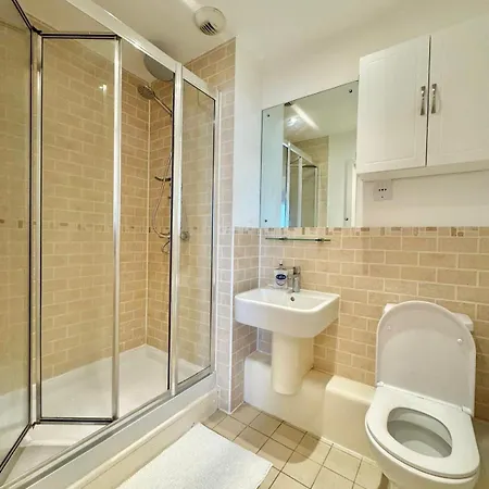 Ttsa - 2 Bedroom Apartment-croydon - Mayday Hospital Apartment Croydon