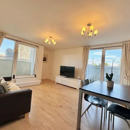 Ttsa - 2 Bedroom Apartment-croydon - Mayday Hospital Apartment