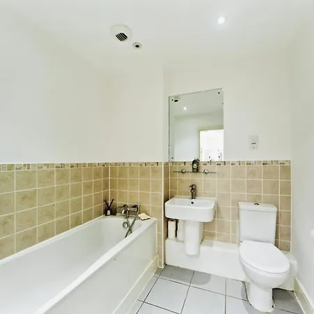 Ttsa - 2 Bedroom Apartment-croydon - Mayday Hospital Croydon