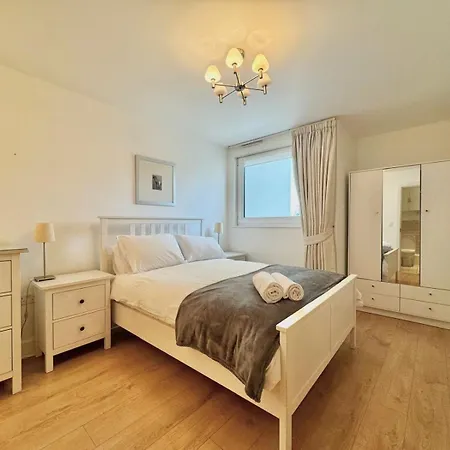 Ttsa - 2 Bedroom Apartment-croydon - Mayday Hospital