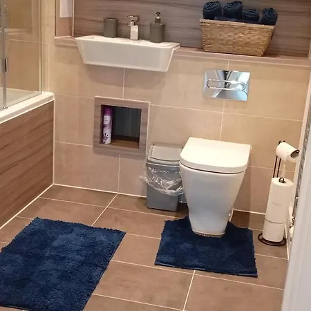 London Serviced X Rm13 X Dm 4 Weekly X Monthly Offers Apartment *