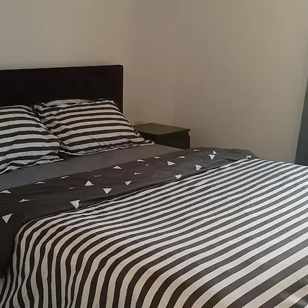 London Serviced X Rm13 X Dm 4 Weekly X Monthly Offers *