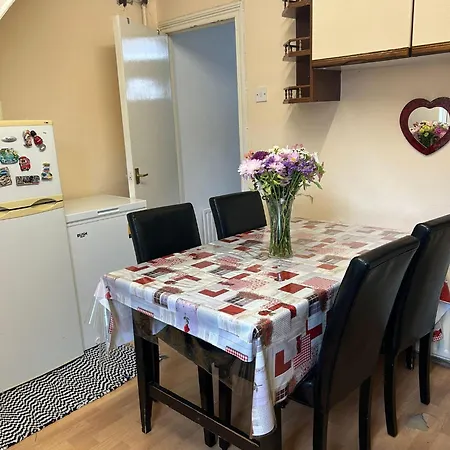 Cozy Stratford Retreat Near Holiday home