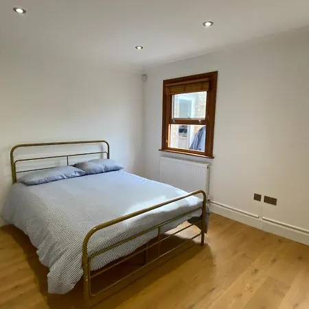 Apartment Cosy Flat Of 2 Bed And 2 Toilet London