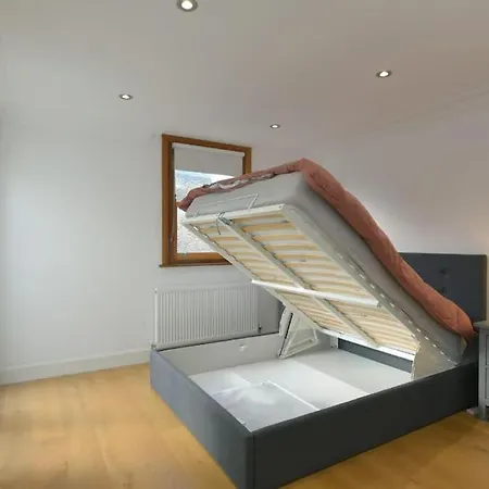 Cosy Flat Of 2 Bed And 2 Toilet
