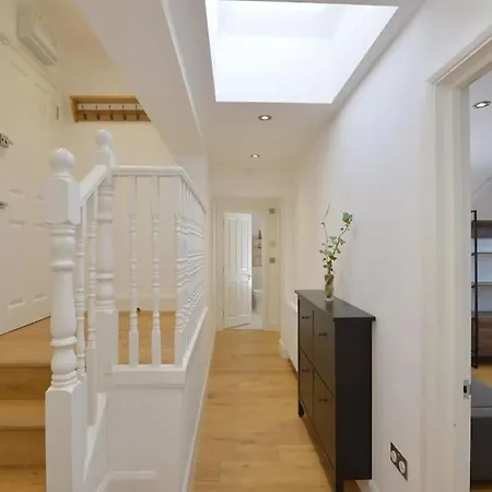 Cosy Flat Of 2 Bed And 2 Toilet Apartment London