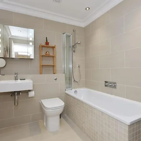 Apartment Cosy Flat Of 2 Bed And 2 Toilet London