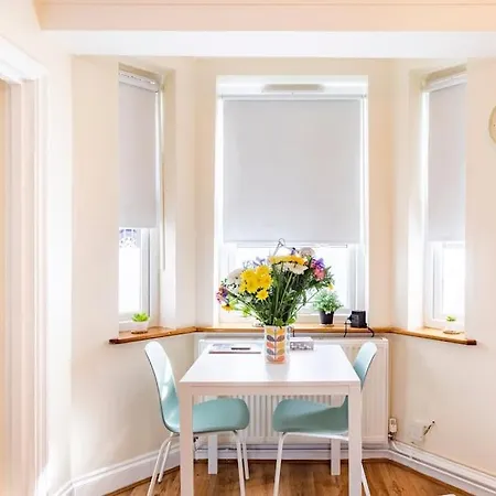 Apartment St 1 - Newly Refurbished Flat - Close To Tube 1-2 Mins