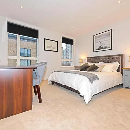 Grand Kew Gardens Apartman London