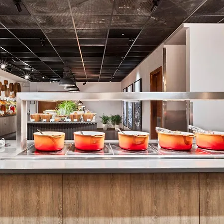 Ξενοδοχείο Radisson Red London Heathrow 4*