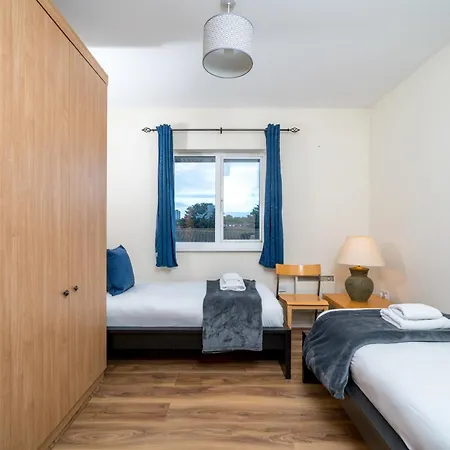 Cozy 2 Bed Flat Walking Distance From Excel Apartment *