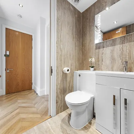 Stunning Hyde Park Apartment *