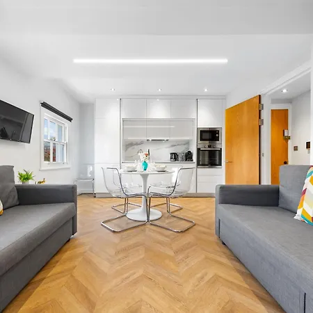 Stunning Hyde Park Apartment