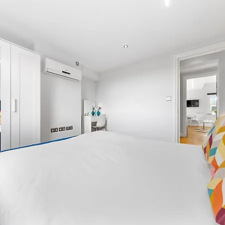 Stunning Hyde Park Apartment
