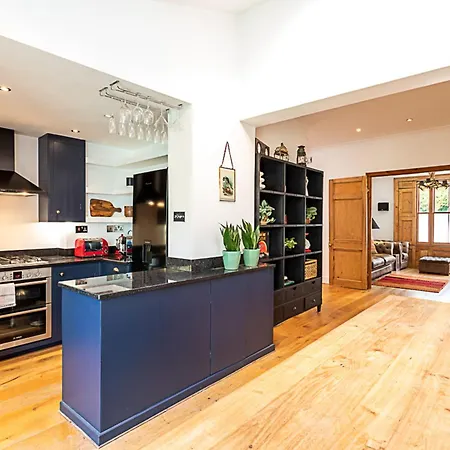 The Artist's House Alma Street Holiday home London