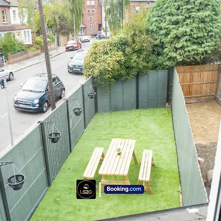 Holiday home Stunning House By Ls2g Short Lets & Serviced Greater With Free Wifi
