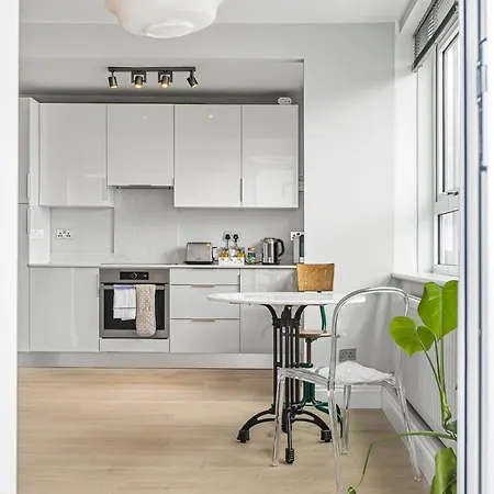 Pass The Keys - Stylish Flat With View In West Central Apartment *