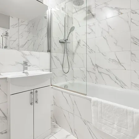 Pass The Keys - Stylish Flat With View In West Central Apartment London