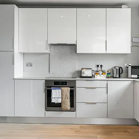 Pass The Keys - Stylish Flat With View In West Central
