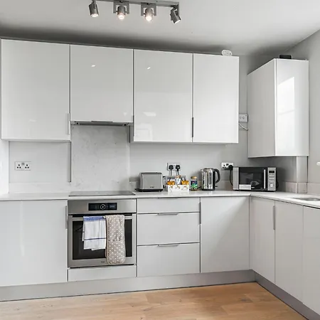 Pass The Keys - Stylish Flat With View In West Central London