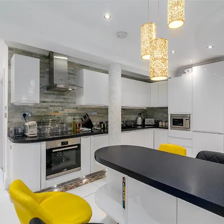 Elegant 2 Bed Garden Flat, London, Paddington! * London
